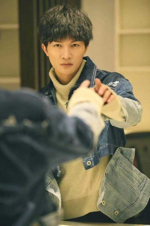 乌克兰 “小太阳”周深:从饱受欺凌到歌坛传奇,他的经历使人心疼