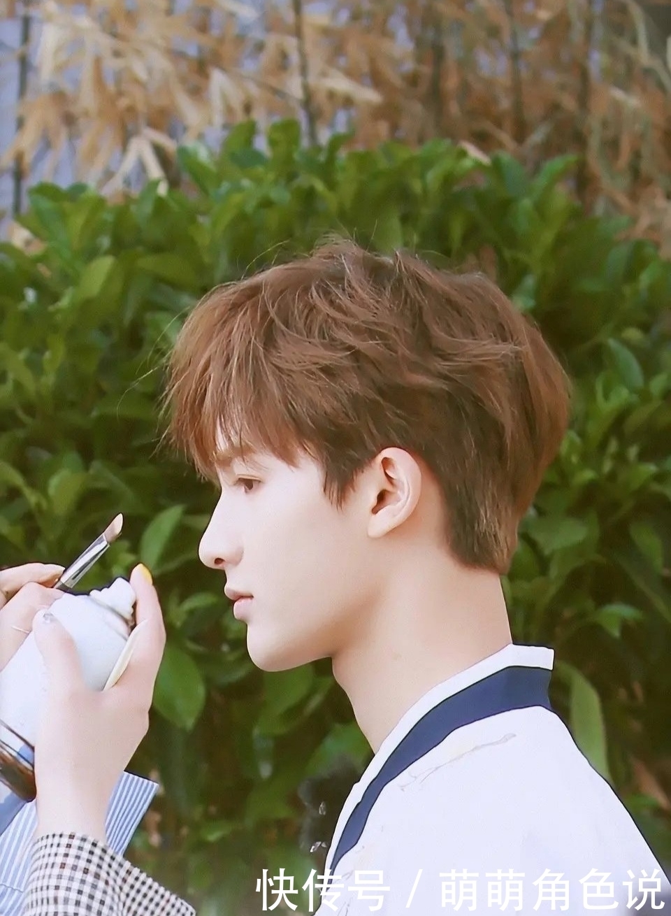 小鲜肉|越来越精致的小鲜肉们:戴手膜、化浓妆,比女生更在乎形象