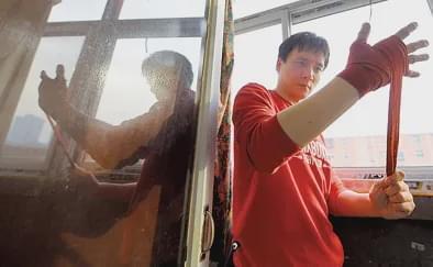 脑瘫|他酷似吴彦祖,从脑瘫儿成为一代拳王:没有天赋,我只能拿命拼!