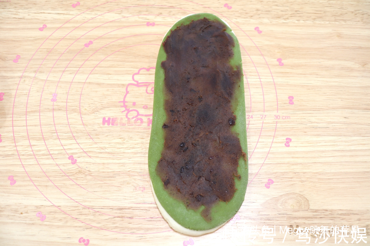 保鲜膜|真佩服苹果姐,1块面做4个2馅2味的吐司,早餐零食还愁啥