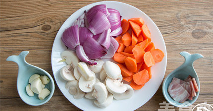 后厨老爸告诉的，炖肉多放点”它“，肉鲜嫩入味，怎么炖怎么香！