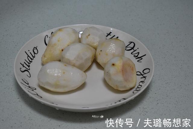 剁椒蒸芋头|秋天,遇到这食材必买3斤,便宜又营养,蒸一蒸清爽健康又好吃