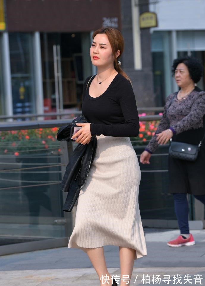 造型 秋日穿搭,选择舒适雅致的“针织裙”,让造型更显优雅自信!