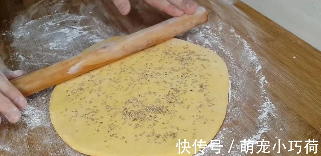 保鲜膜|1个红薯，3勺面粉，不用一滴水，做出创意小吃，保证孩子天天嚷着吃