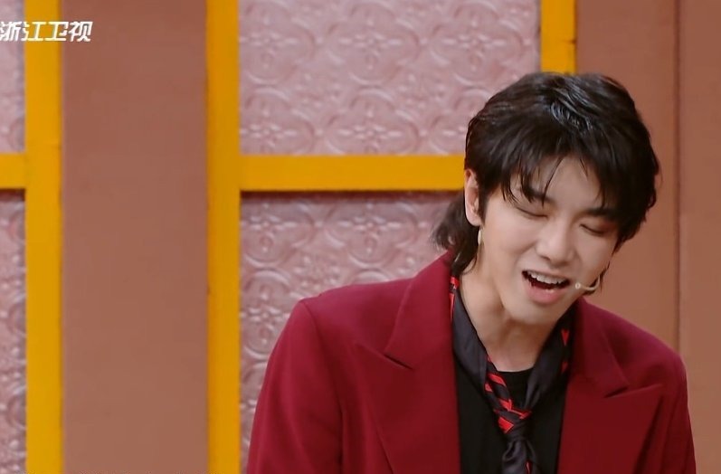 冰水|華晨宇光腳泡冰水唱《齊天大圣》,失去百萬(wàn)修音后,唱功藏不住了