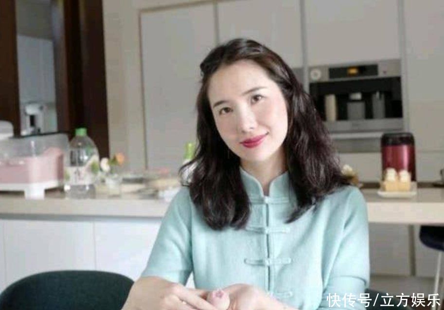 董花花|董花花晒全身护理图，肤白貌美大长腿依旧比不过隔壁单身的张大奕