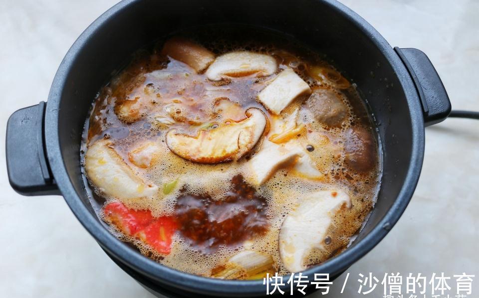 加班到深夜,煮了美味土豆粉夜宵,香辣过瘾,太好吃啦