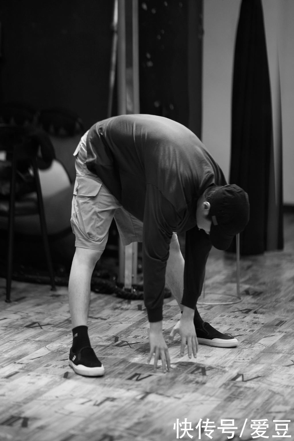 yibo|210818 YIBO放出王一博练习室花絮照 每一块地板上都有着数不清的汗水痕迹
