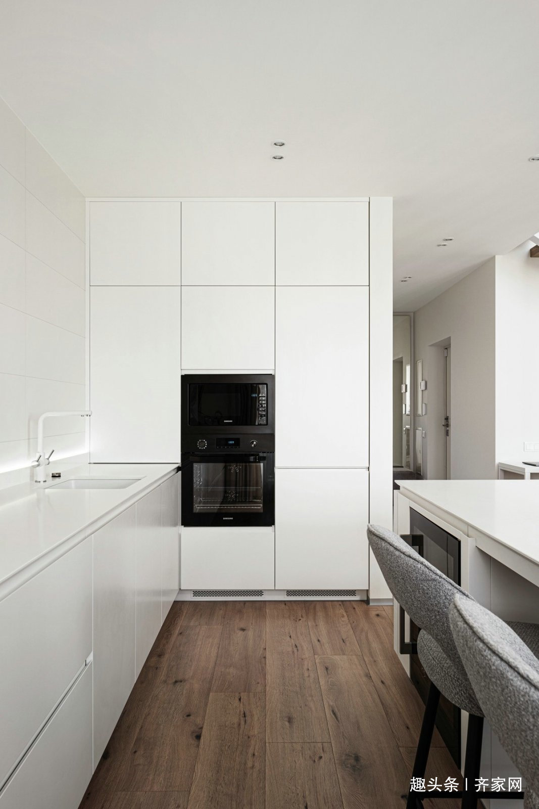 抽象表现主义|极简LOFT公寓,以一种简单的姿态展露头角,还原人性纯粹的居住