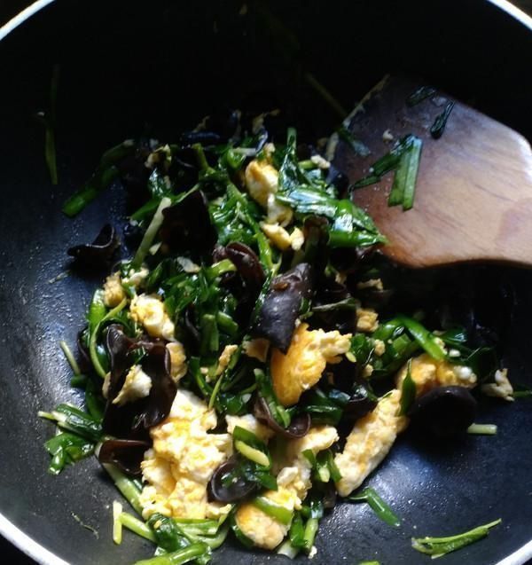 补血|这菜,含铁量是猪肝的3倍,是核桃的6倍,女性常吃补血养颜