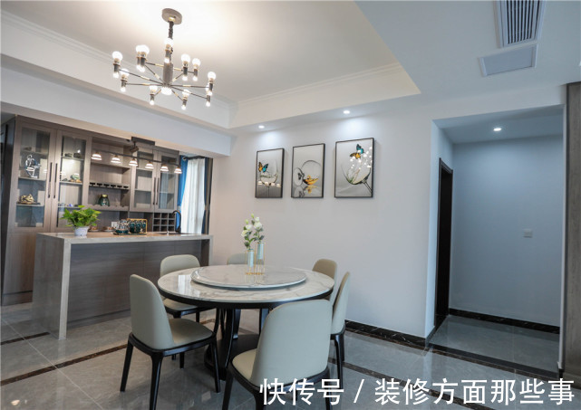 简洁|113平现代风三居室,在客厅黑灰中加入跳跃的亮色点缀