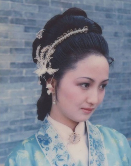 贾府$平儿的手段不比王熙凤差,她只用一招,就在贾府中混的如鱼得水