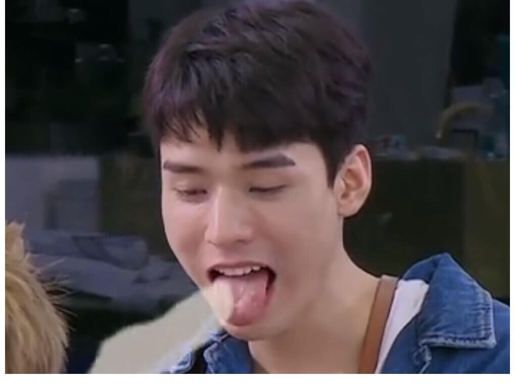 黄晓明|在综艺节目中，身兼数种“功能”的龚俊，忙到表情失控？