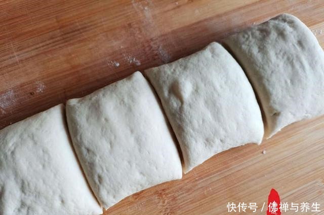 有的人爱吃花卷却不会拧,看看我介绍的这两种方法,简单易操作