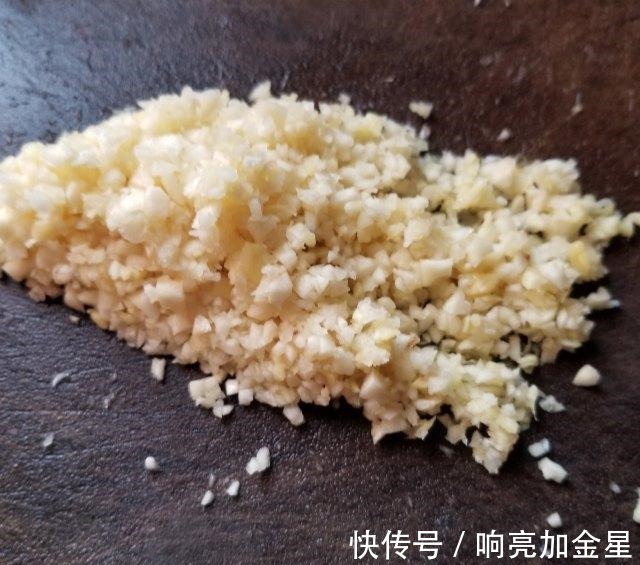 蒜蓉|蒜蓉蒸鲍鱼，蒜香浓郁，鲜美脆口！