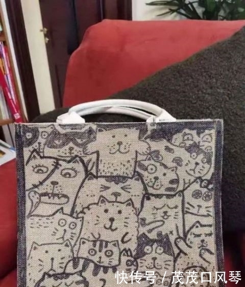 男娃给妈妈送“全球限量”包包,网友纷纷直呼:爱马仕丝巾都配不上啊!