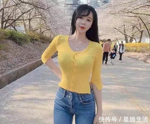 小姐姐|小姐姐穿上牛仔裤,展现魅力风姿,那一刻回眸的温柔最是迷人!