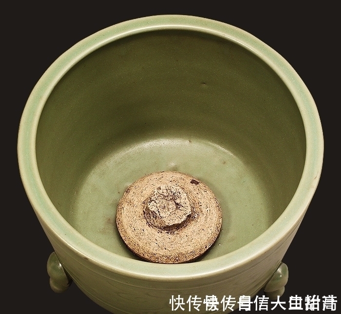 香炉!明代不同时期瓷器三足筒式香炉特点,如何鉴别年代