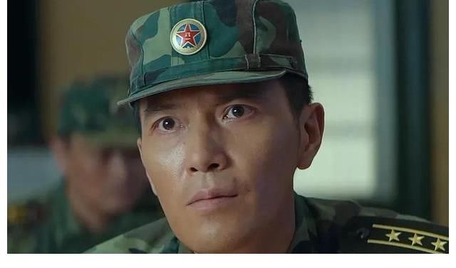 《王牌部队》金手指高粱这王牌赘婿好尬，炸死俘虏郑源都敢护犊子