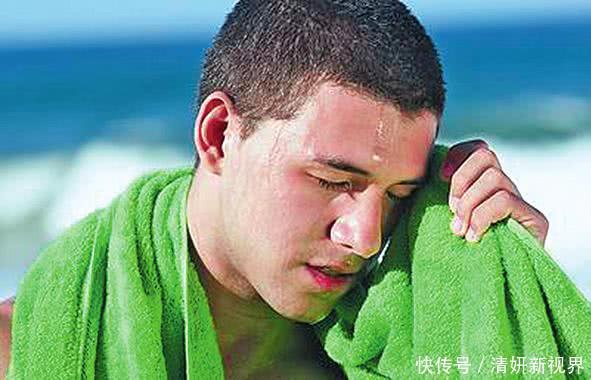 医生|动不动就出汗的人和很少出汗的人,哪种更健康让医生告诉你答案