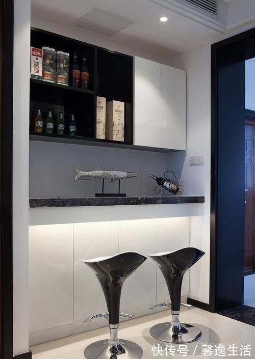 客厅|刚通风完的新家，头回见到这么漂亮的客厅阳台布置也超级美