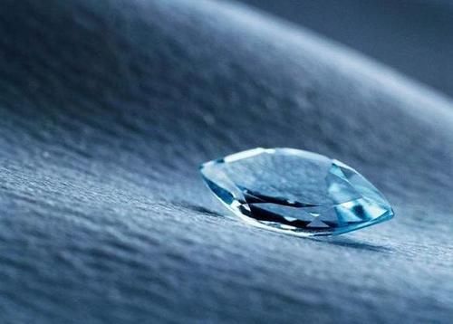 结婚是一生最幸福的过程，结婚周年礼物也是一件值得期待的