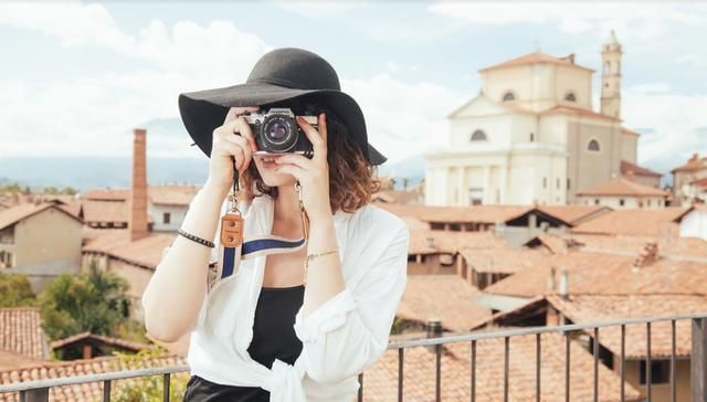 人缘!一个人出现这两个征兆,往往是好运的开始,恭喜了