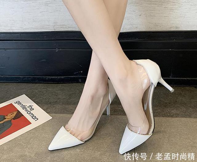 线条|盛夏已至,透明高跟鞋登场,透明鞋身拉长腿部线条,更显女性魅力