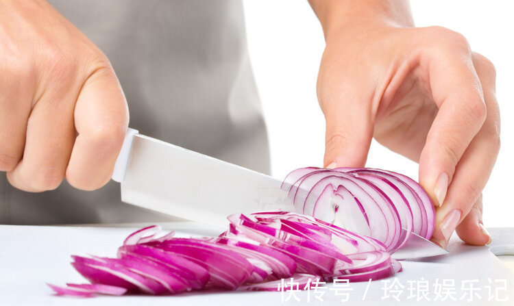 芹菜|洋葱能降血压?错了!医生坦言:做好2件事,高血压跟你说拜拜