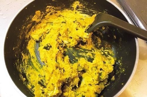 南瓜别再做南瓜饼了，这样做非常的好吃，一次2盘不够吃