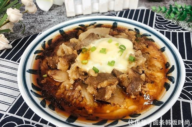 五花肉|五花肉别红烧了,加酱油腌一晚上,再加个鸡蛋上锅蒸,好吃不油腻