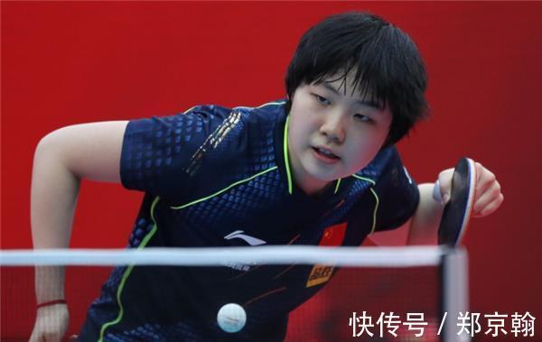 小将|国乒女队主帅李隼亲自坐镇,04年小将发威!轰11-3、3-0横扫晋级