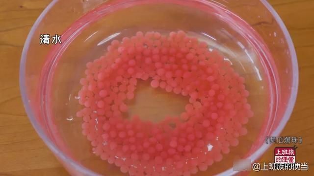 果汁|捏爆它一整个西瓜做解压甜品,咬开的一瞬间太爽了