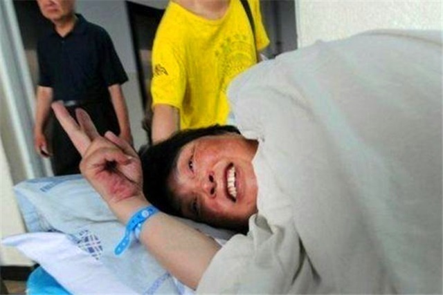 高龄|晚年丧女,6旬老人不听劝告生双胞胎女儿,11年过去,现怎样了