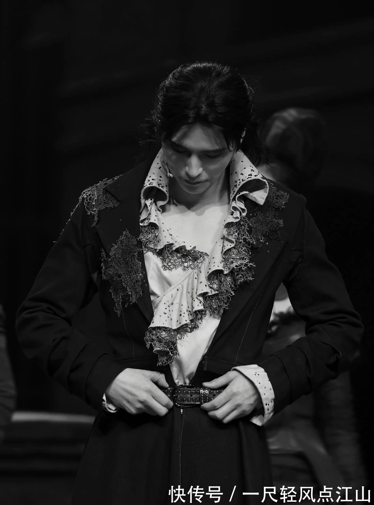 古典$他就像一幅古典的油画一样,真好看!