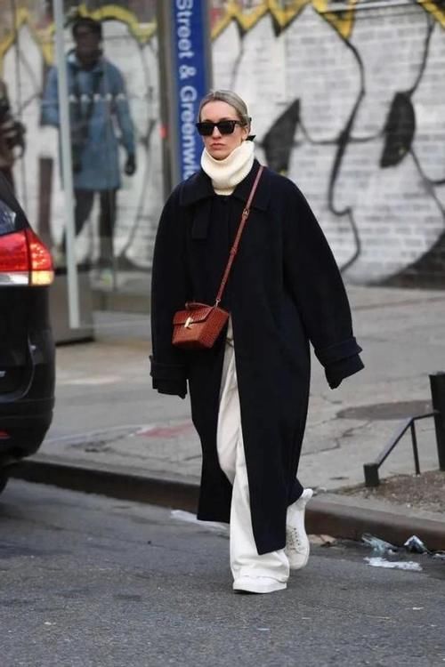 黑色大衣+3种颜色，不仅能够打破沉闷感，还能展现高级感