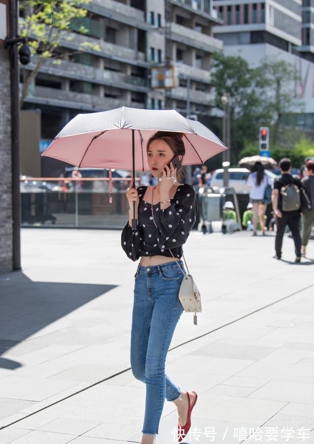 牛仔裤 休闲自在的日常穿搭，总是少不了一条简约的牛仔裤！