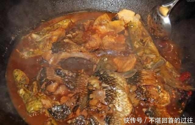 味道|这样炖鱼才是人间极品,鲜嫩可口,味道十足的正,大伙抢着吃