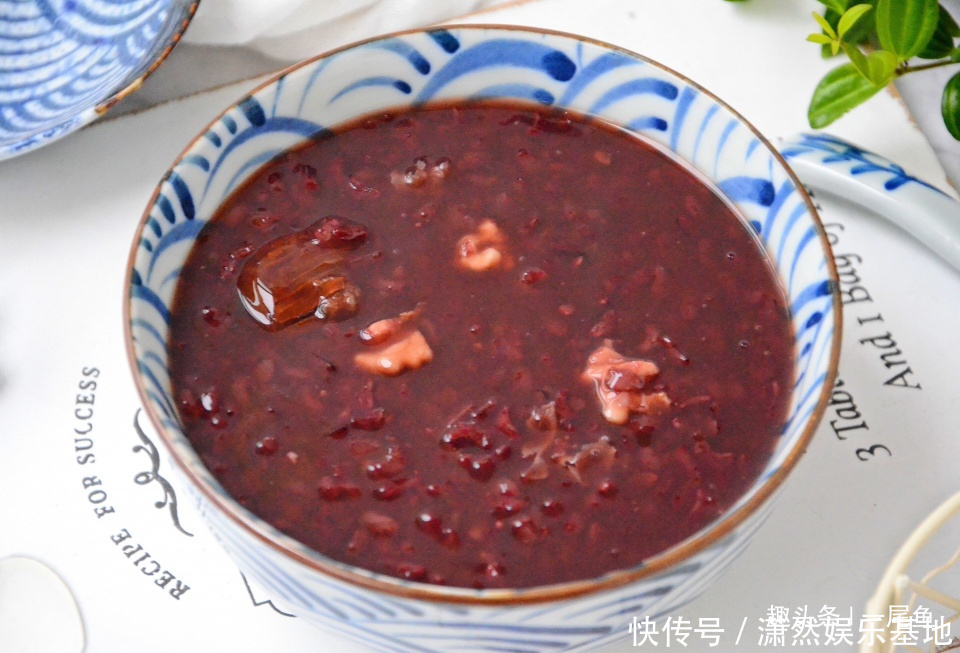 早上|天冷了,女人要常喝此粥,清甜香滑又浓稠,早上喝一碗胜过敷面