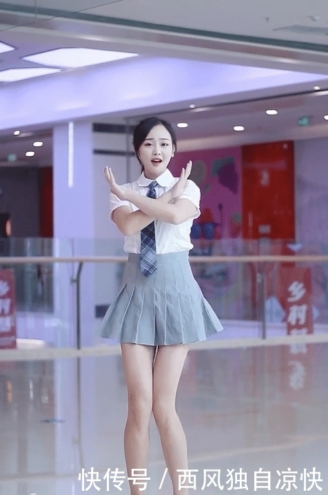 美女|学生装美女,这腿也太长了吧?