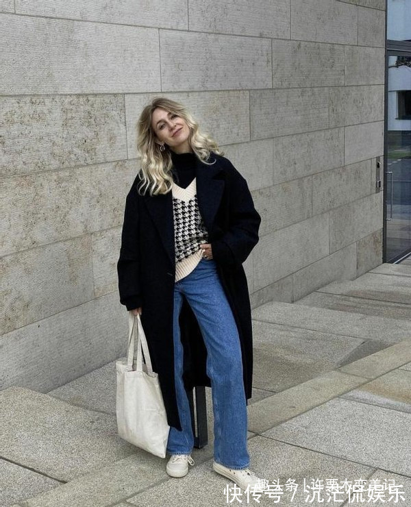 饱和度|过了四十岁的女人,衣柜里这5种颜色衣服别再穿了,显老还掉档次