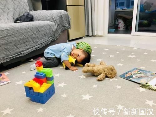 粑粑|两岁宝宝亲吻爸爸后,从“好臭”到“好香”,我看到了孩子的成长