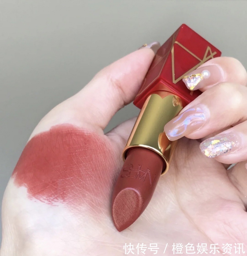 嘴巴 2021显白口红推荐黄皮一定要知道的四支温柔口红色,盲选不会错!