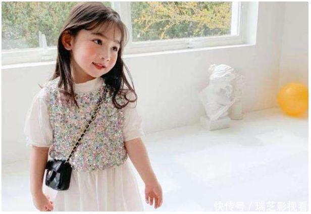 投诉|女孩在幼儿园被孤立,妈妈愤怒投诉,老师:她这样穿谁敢跟她玩