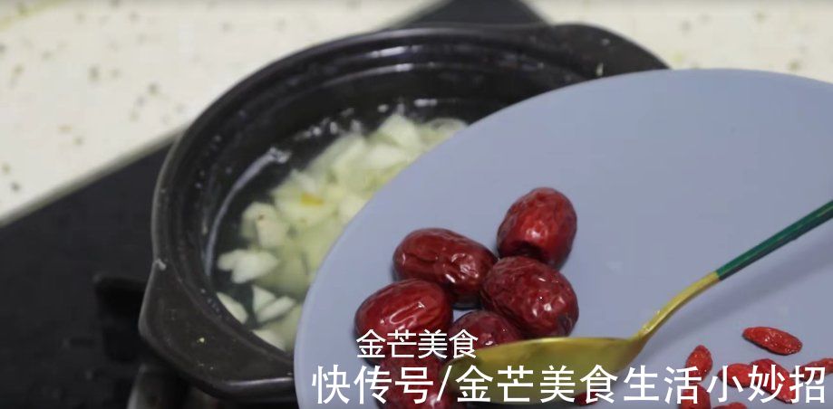 今天才发现,荸荠去皮这么简单,只需学会这一招,简单还不浪费