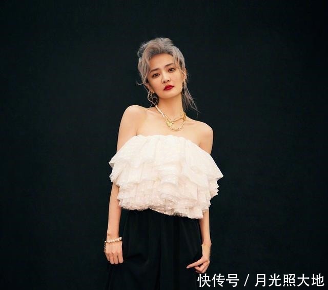 老人|徐璐化老人妆为妈妈应援,一头银发的俏皮小老太,美女老了也好看