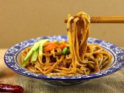 煮面条时,加入3物,面条爽滑又筋道,难怪以前煮的面条不好吃