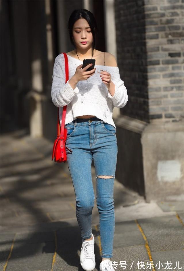 身姿 牛仔裤可以让你展示时尚的身姿,同时打造干练利落的线条