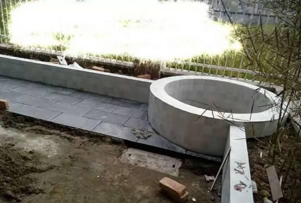 邻居|新房买了一楼被邻居笑，送了60平院子，自己亲手把他打造成花园