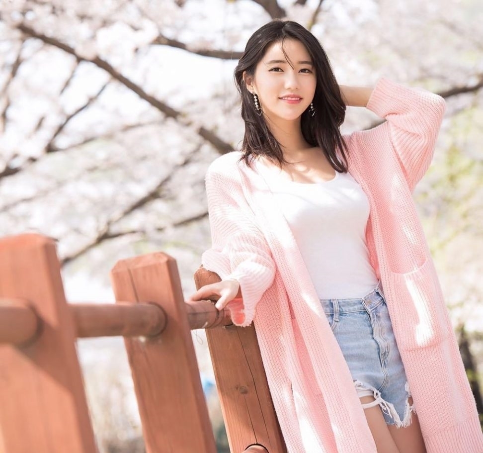 美女写真：小姐姐们凹凸有致的好身材，白皙的肌肤，十分甜美可爱